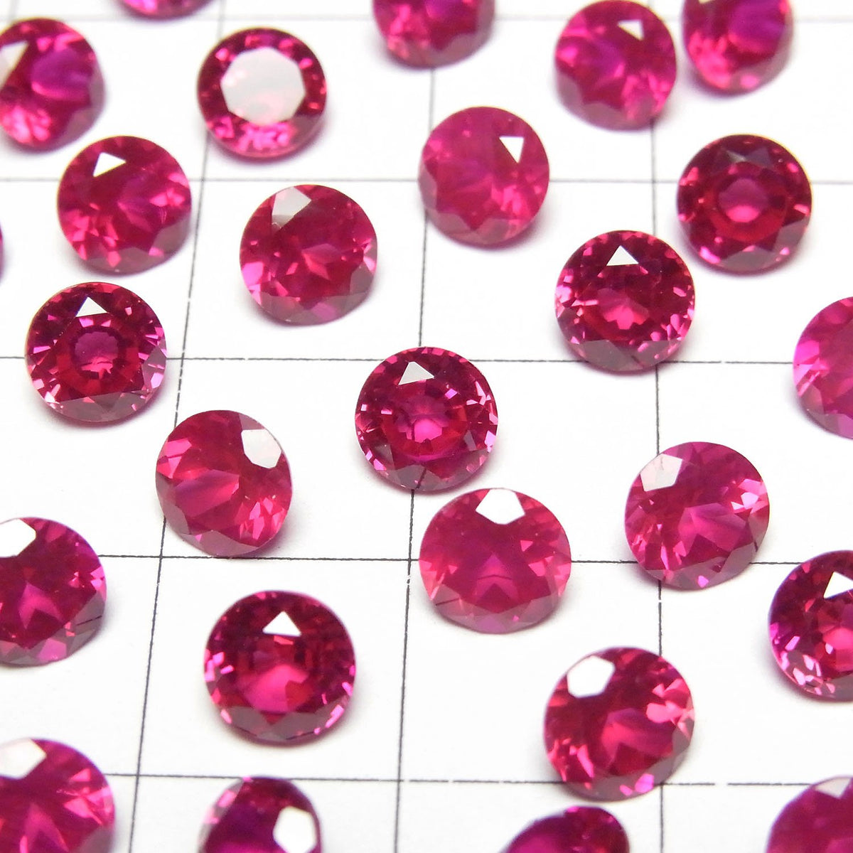 Rubis synthétique AAA Pierre non montée Ronde à facettes 6x6mm 1 pièce