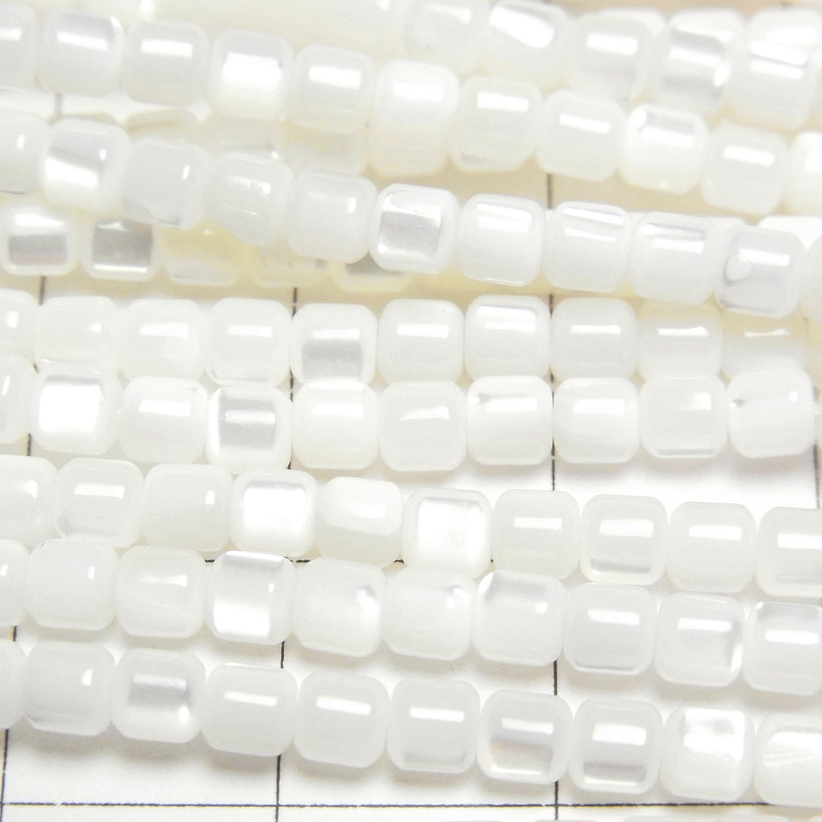 珍珠母貝 MOP 白色管珠 3x3x3mm 1串 (約15英吋/38公分)