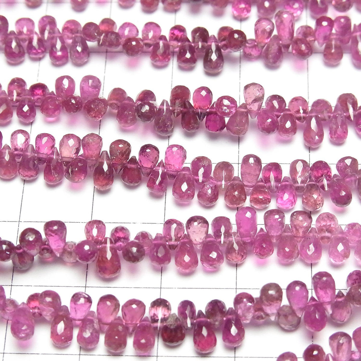 Tourmaline rose de haute qualité AAA - Briolettes à facettes dégradées (demi ou un rang de perles, environ 18cm)