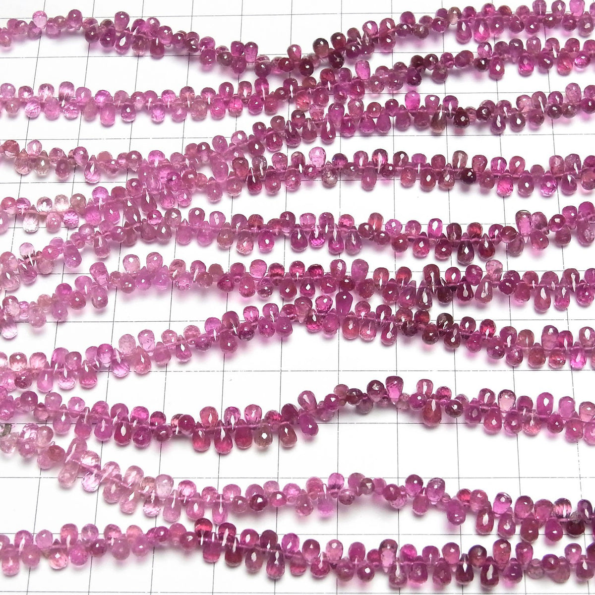 Tourmaline rose de haute qualité AAA - Briolettes à facettes dégradées (demi ou un rang de perles, environ 18cm)