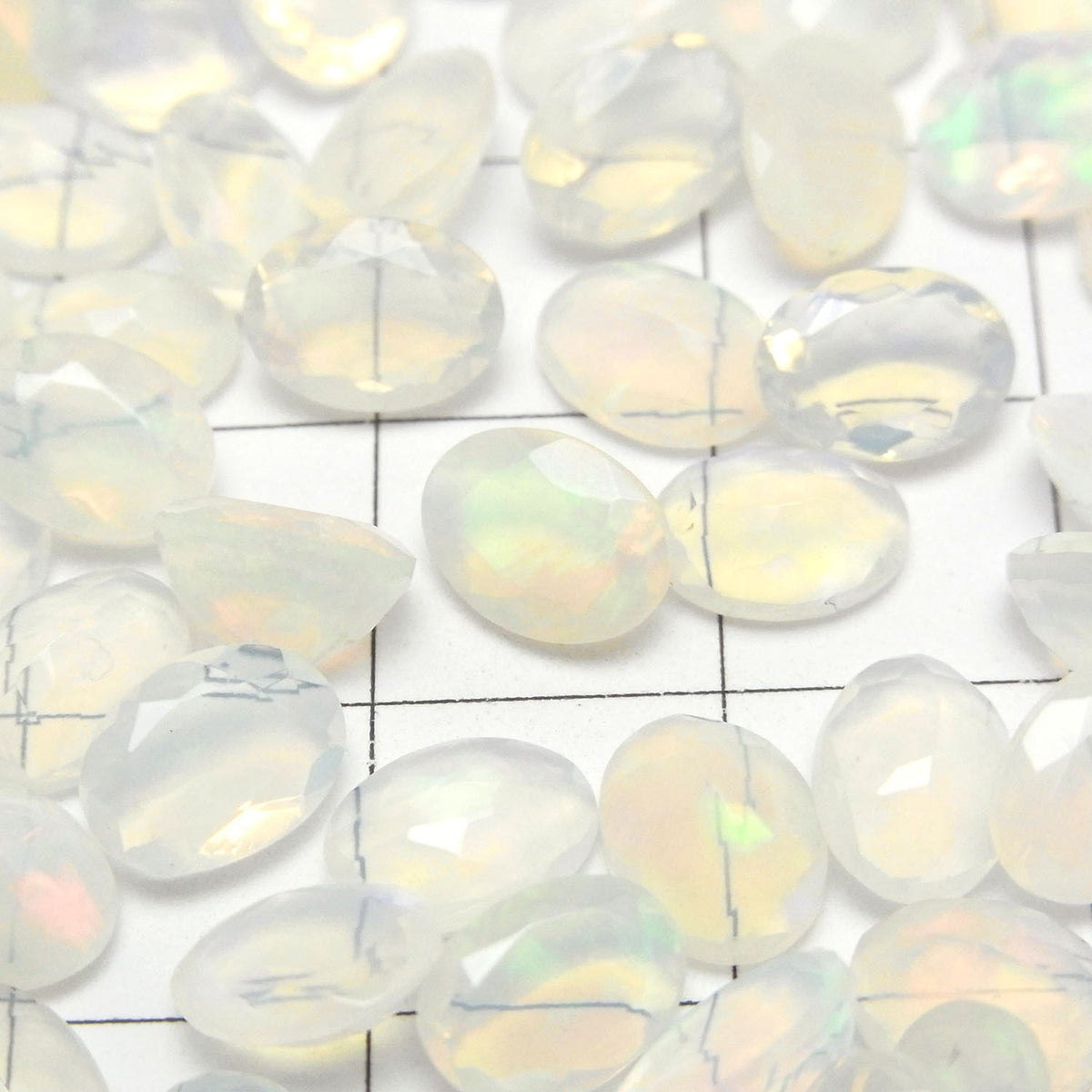 Hohe Qualität Äthiopischer Opal AAA oval facettiert 8 x 6 mm 5 Stück 34,99 $!