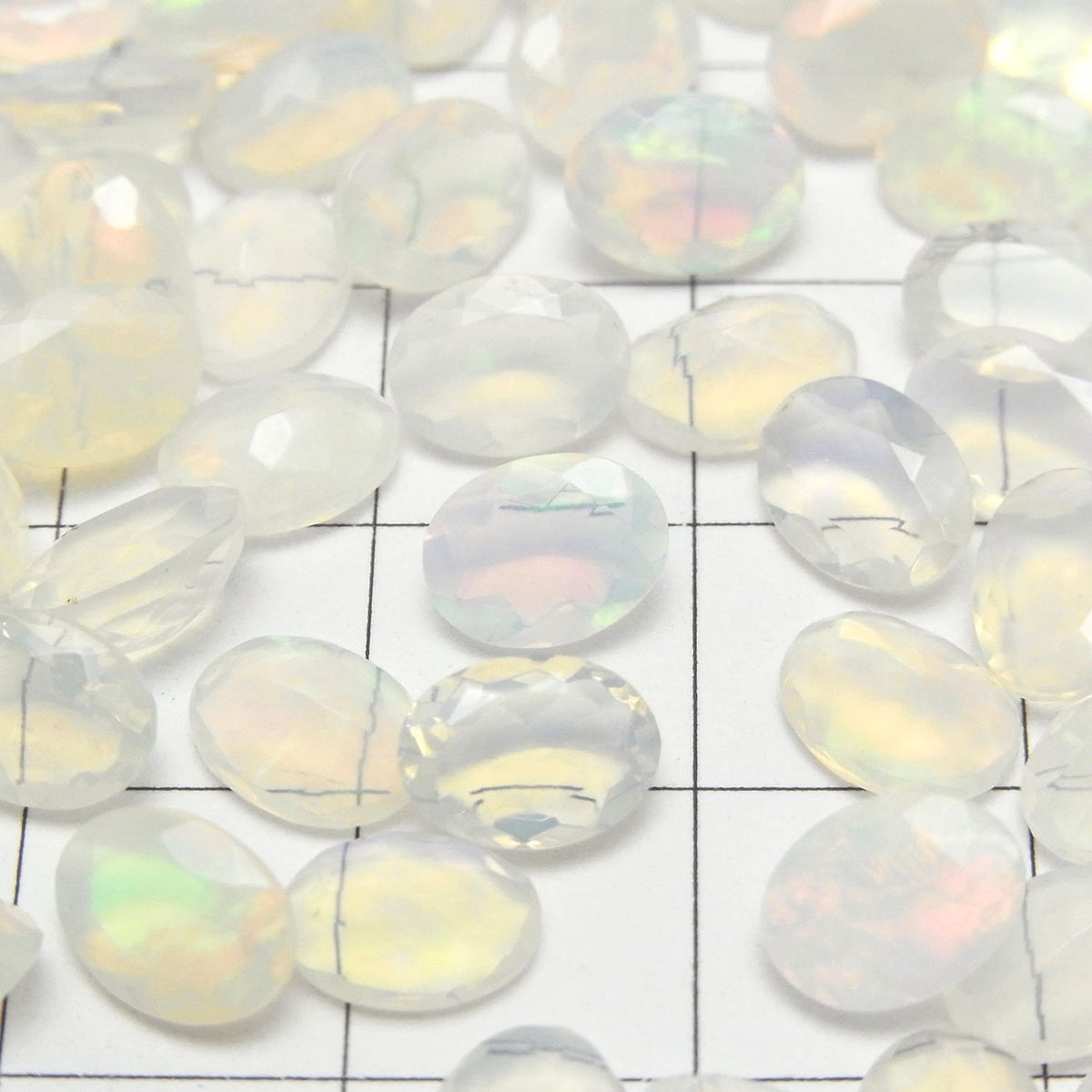 Hohe Qualität Äthiopischer Opal AAA oval facettiert 8 x 6 mm 5 Stück 34,99 $!