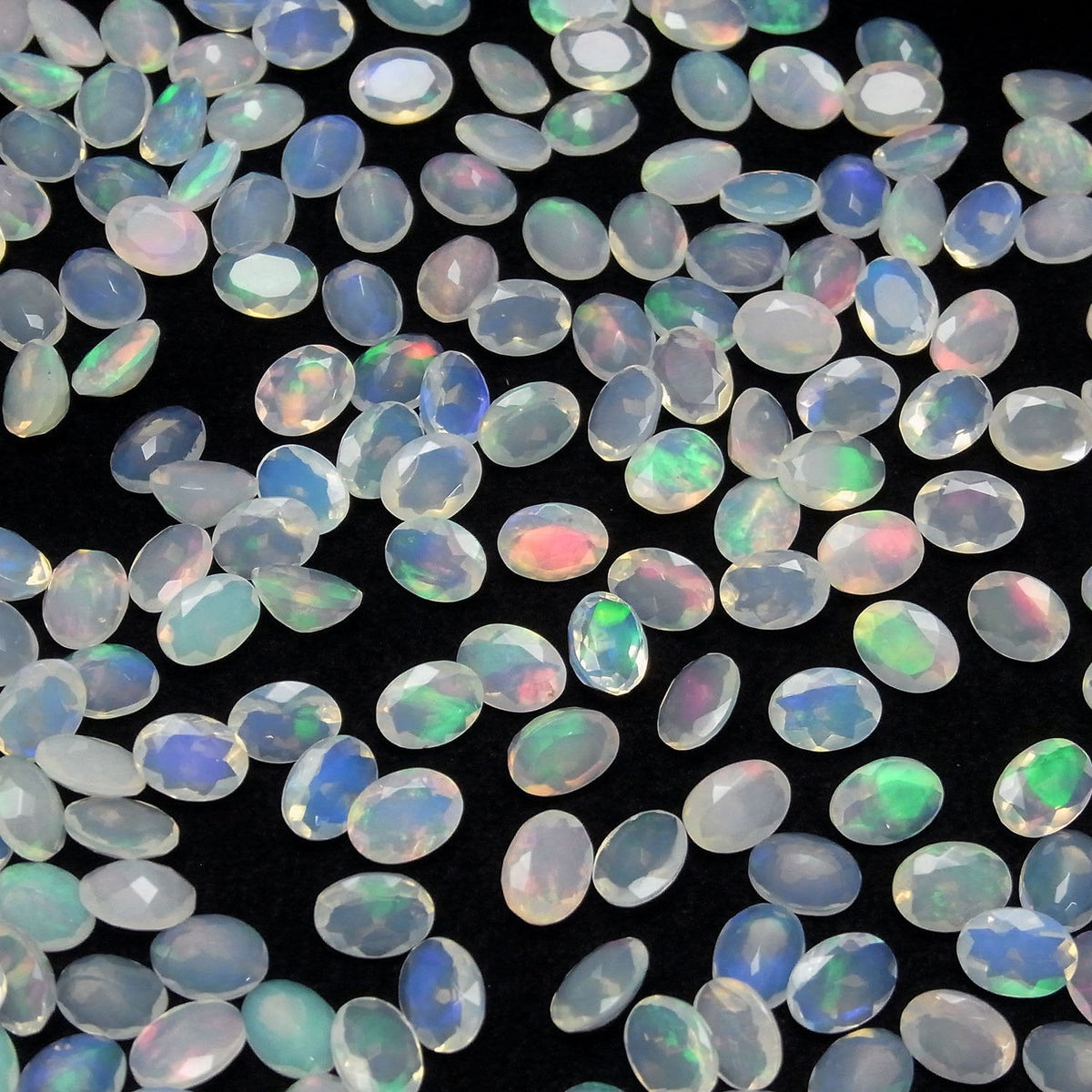 Hohe Qualität Äthiopischer Opal AAA oval facettiert 8 x 6 mm 5 Stück 34,99 $!