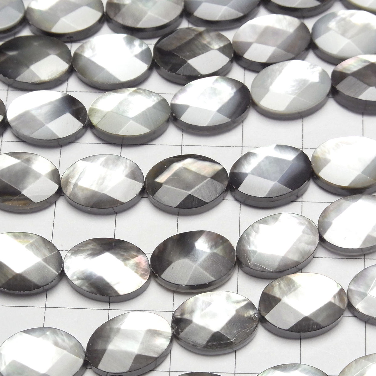 黑殼(黑唇蠔)AAA 刻面橢圓形 14 x 10 x 4 公釐半串或 1 串珠子(約 15 英吋/36 公分)