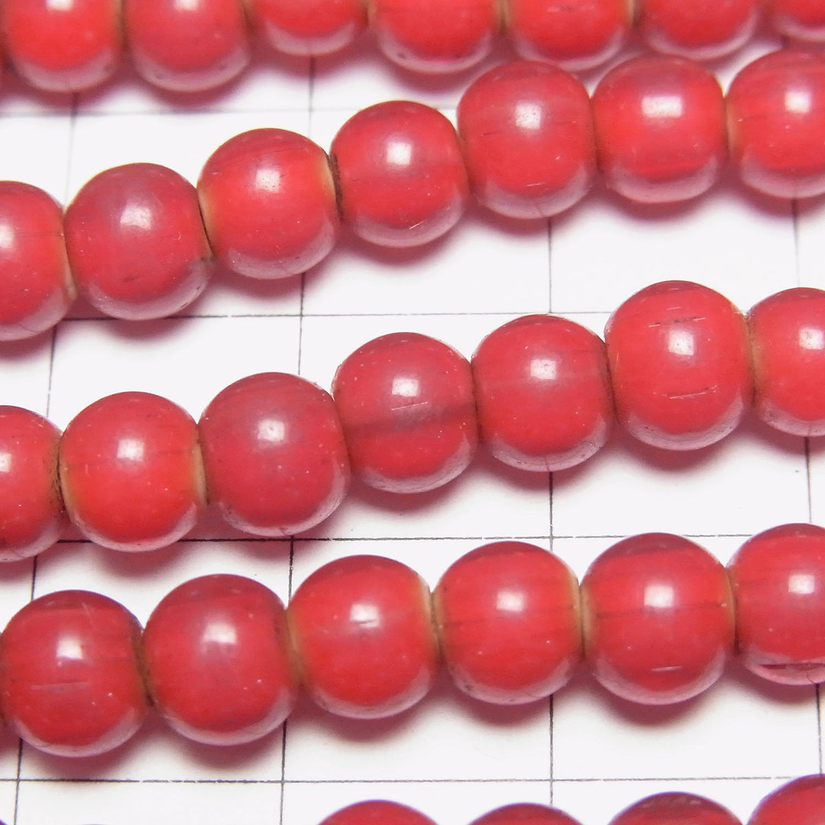 印度白色心形珠 6x6x5mm 1串珠子 (約 24 英吋/60 公分)