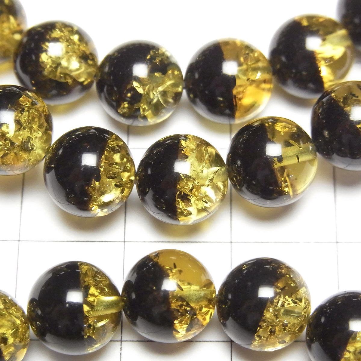 Baltic Amber Round 8.5mm Yellow x Black Bracelet
