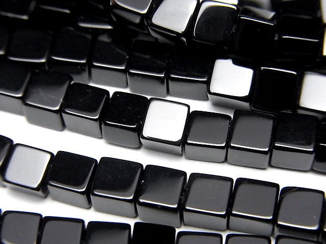 Onyx Cube 4x4x4mm half or 1strand beads (aprx.15inch/37cm)