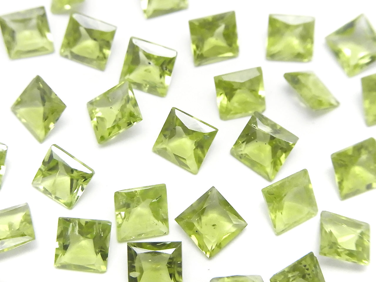 Hochwertiger Peridot AAA Ungebohrt Prinzessinnen-Schliff 6x6x4mm 5Stück