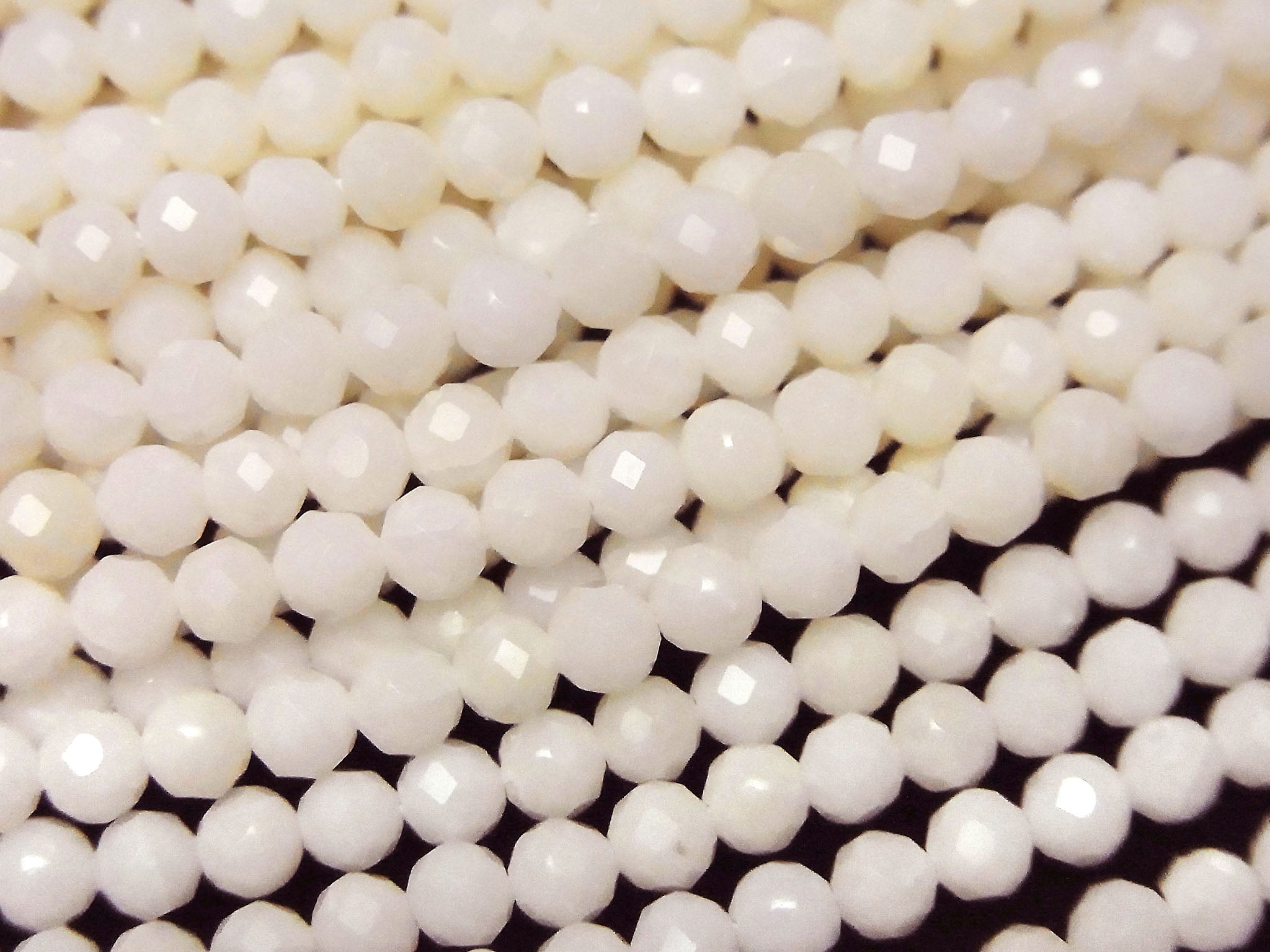 High Quality! White Coral Faceted Round 3mm 1strand beads (aprx.15inch/36cm)