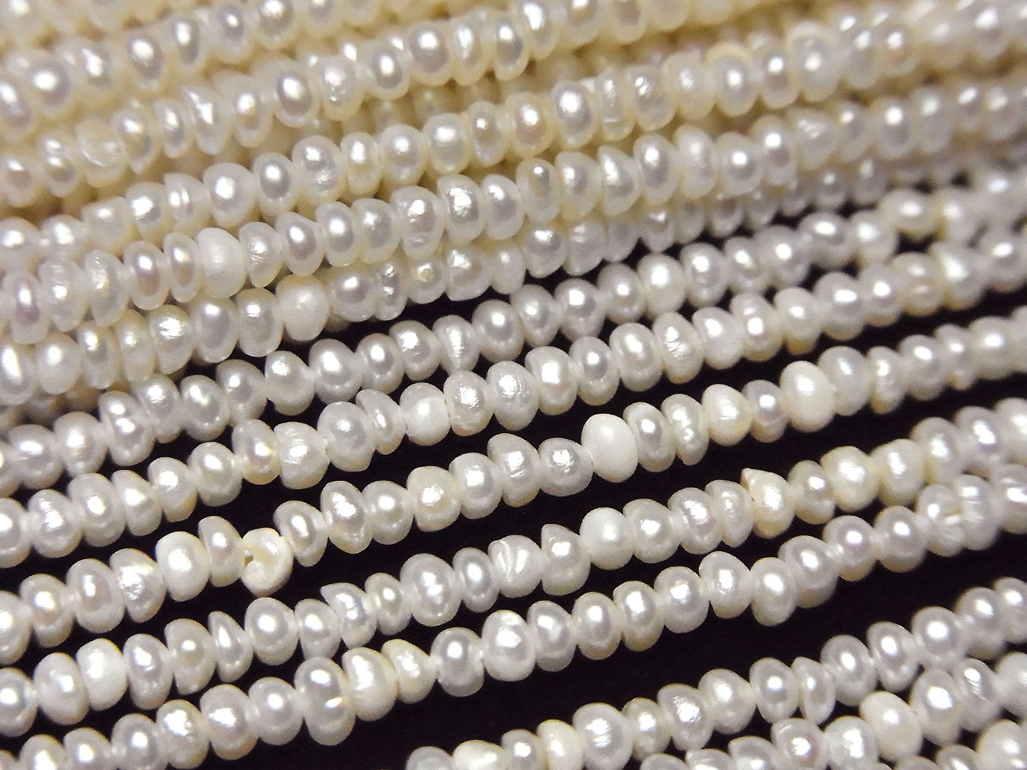 Fresh Water Pearl AA White Rondelle 2.5mm 1strand beads (approx. 15 inches/36 cm)