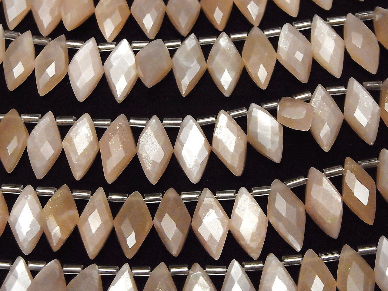 Pierre de lune pêche qualité AA++ en forme de diamant, 1 fil de perles (12 pièces)