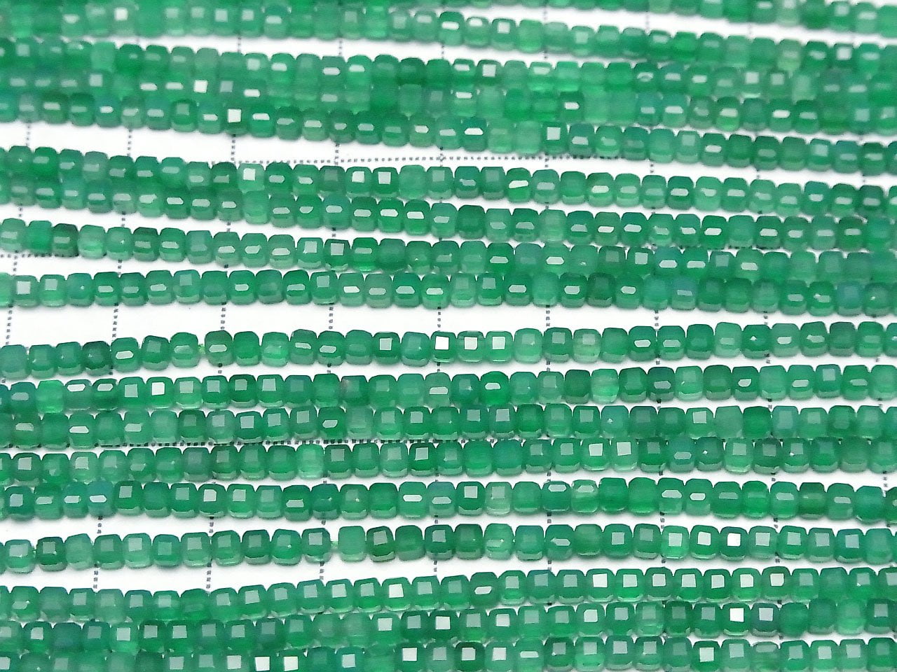 Haute qualité ! Onyx vert AAA, perles en forme de cube 2x2x2mm, 1 fil (env. 15 pouces/37cm)