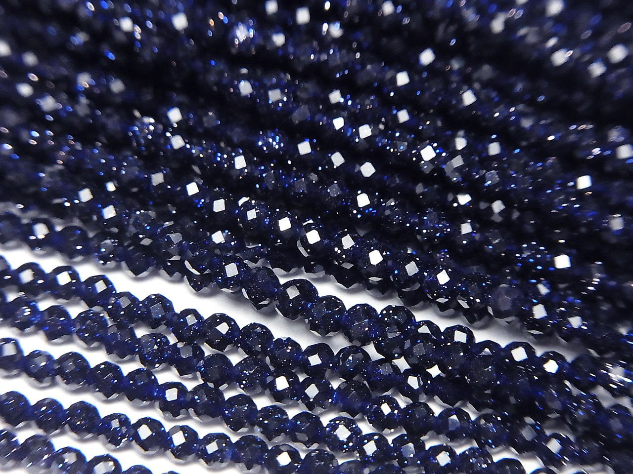 Haute qualité ! 2pcs 5,79 $ ! Perles 1 fil (environ 15 pouces/37 cm) rondes à facettes 2 mm en pierre de sable doré bleue