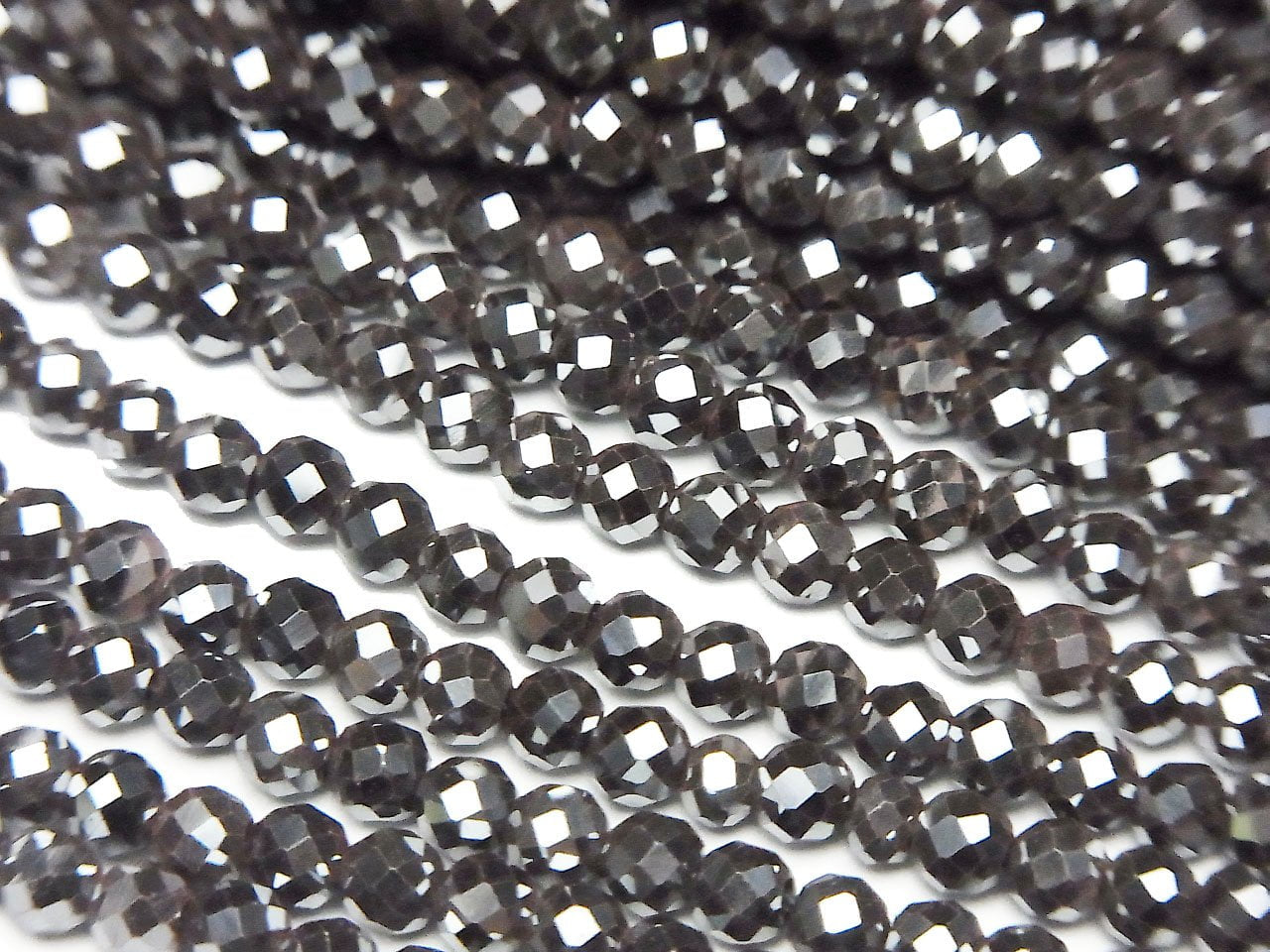 2 Stück $6.79! Hochwertig! Hämatit Facettierte Rund 3mm 1 Strang Perlen (ca. 15 Zoll / 38 cm)