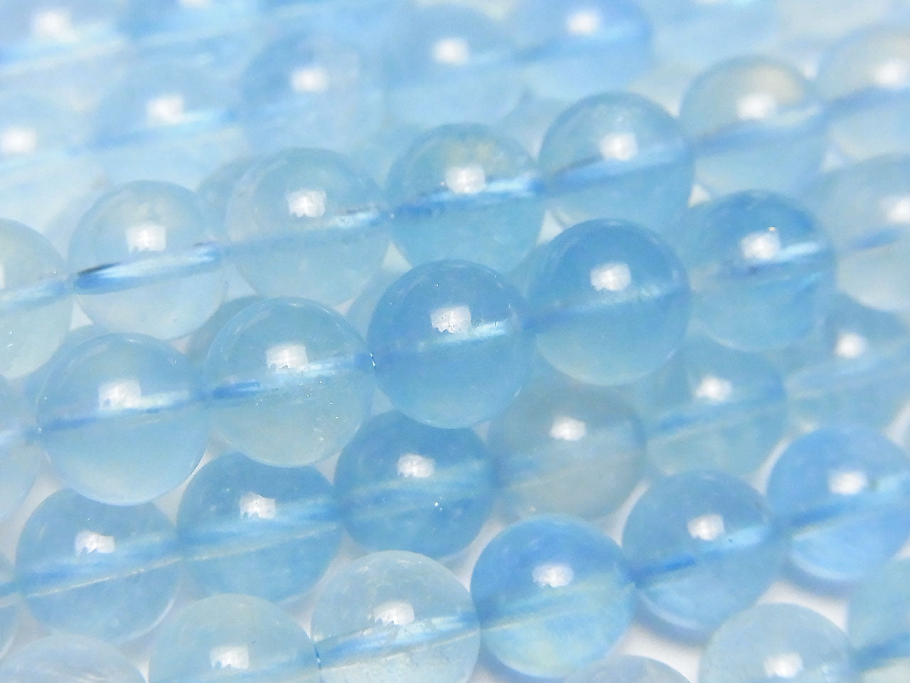 Aquamarine AAA- Round 8mm 1strand beads (approx. 15 inches/37 cm)