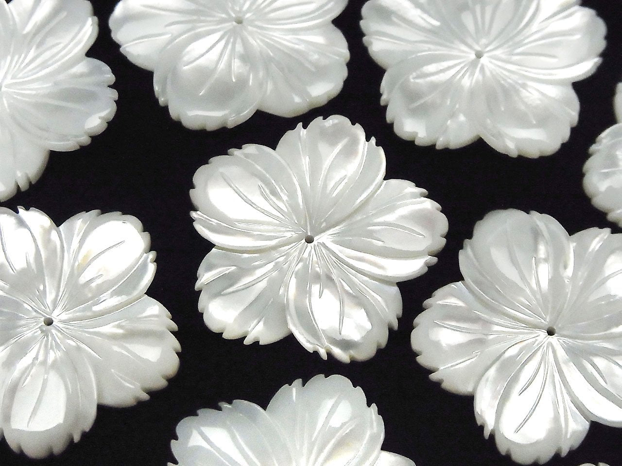 High Quality White Shell (Silver-lip Oyster) AAA Flower 30mm Center Hole 1pc
