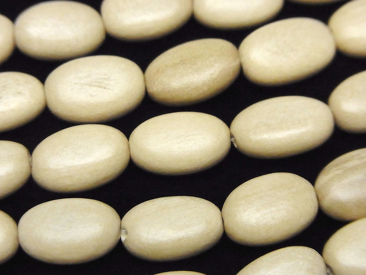 1strand $4.79! White Wood Oval 12x8x5 mm 1strand beads (aprx.15inch / 38cm)