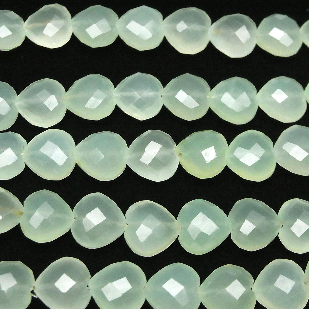 Calcédoine vert clair AAA, coupe cœur à trou vertical 10x10mm, demi ou 1 fil de perles (env. 6 pouces / 16cm)
