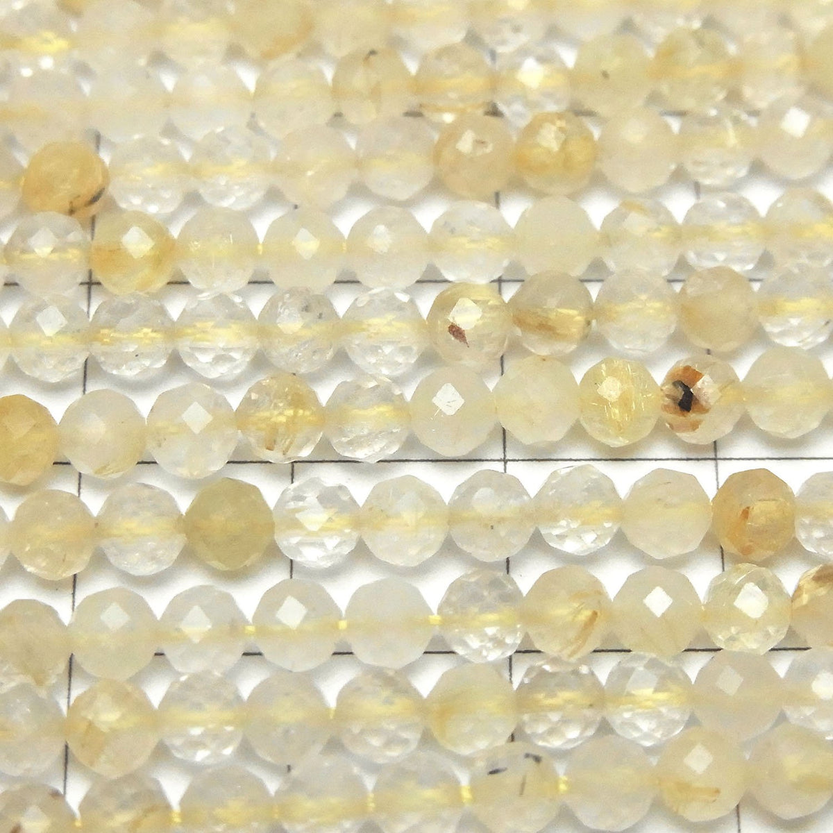 Haute qualité ! Quartz rutile AA++ facetté rond 4mm, 1 fil (environ 15 pouces / 37 cm)