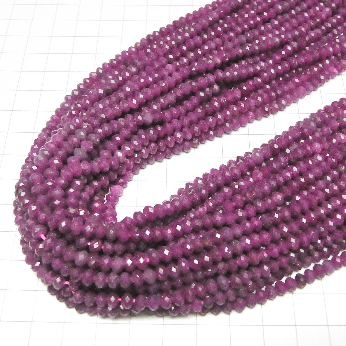 Haute qualité ! Rubis AA facetté, rondelle bouton 5.5x5.5x4mm, 1 fil de perles (env. 15 pouces / 37cm)