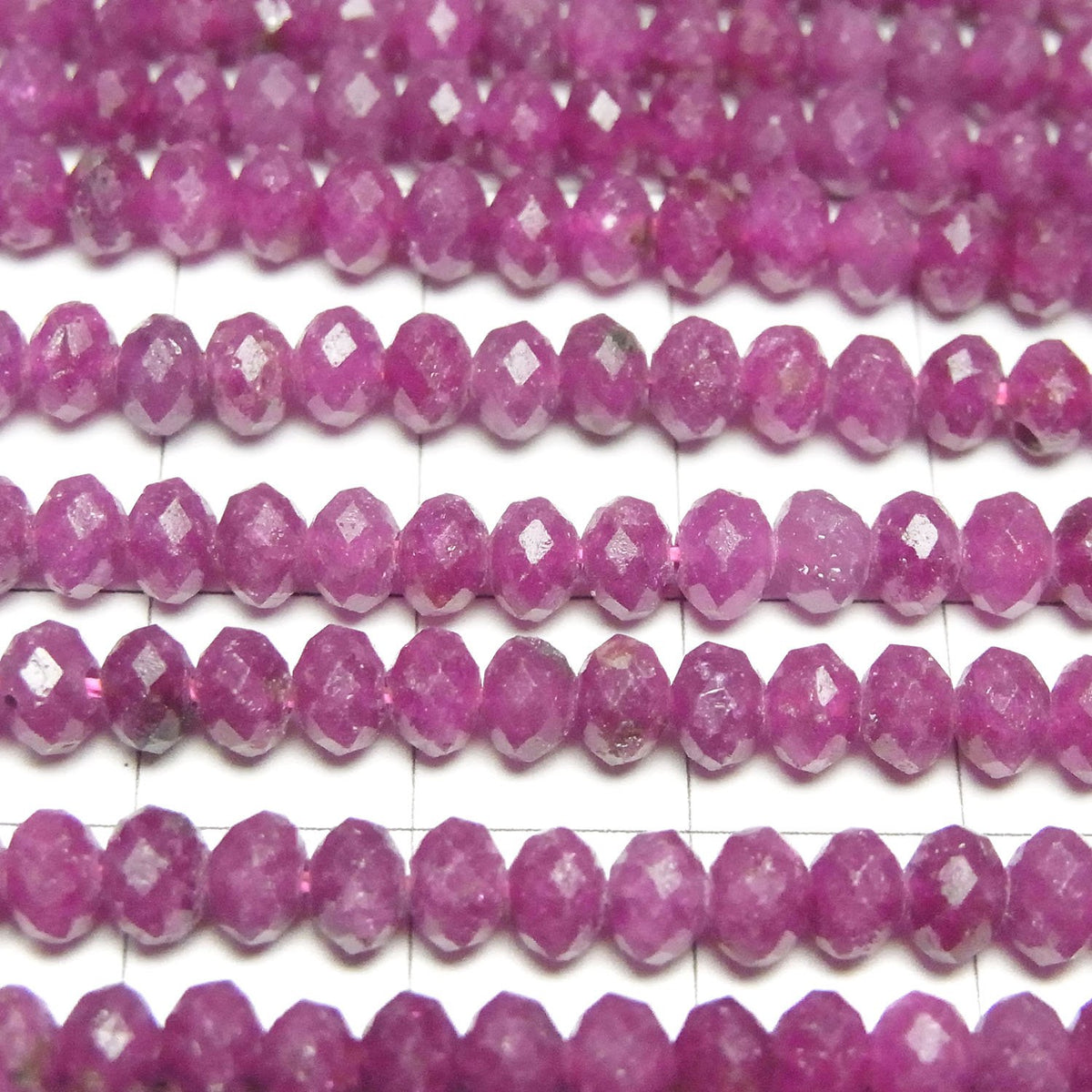 Haute qualité ! Rubis AA facetté, rondelle bouton 5.5x5.5x4mm, 1 fil de perles (env. 15 pouces / 37cm)