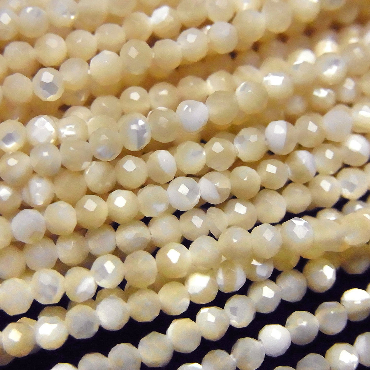 Haute qualité ! Nacre MOP beige facettée ronde perles de 2 mm (environ 15 pouces / 36 cm)