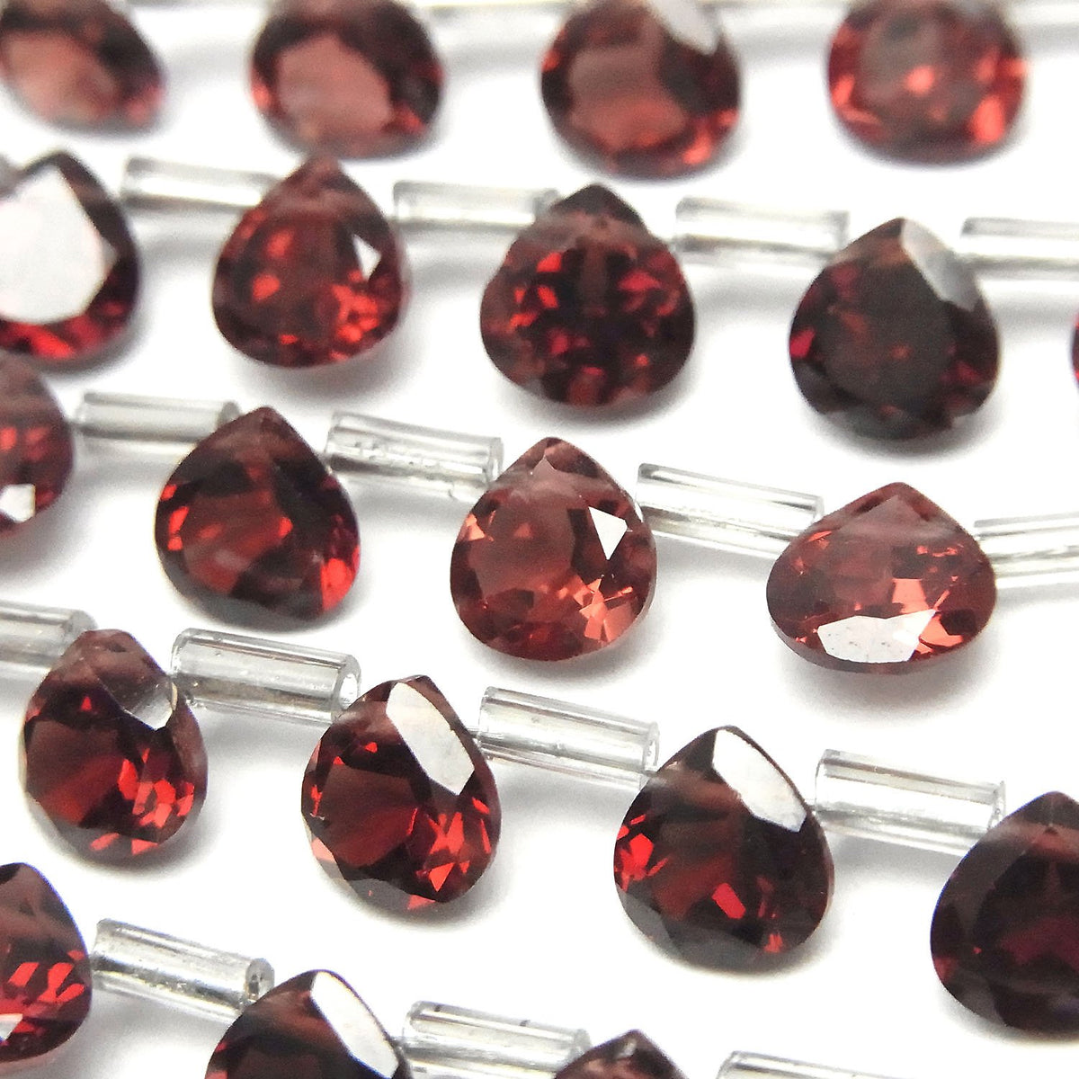 Grenat du Mozambique de haute qualité AAA Châtaigne Facetté 6x6mm 1 fil de perles (18 pièces)