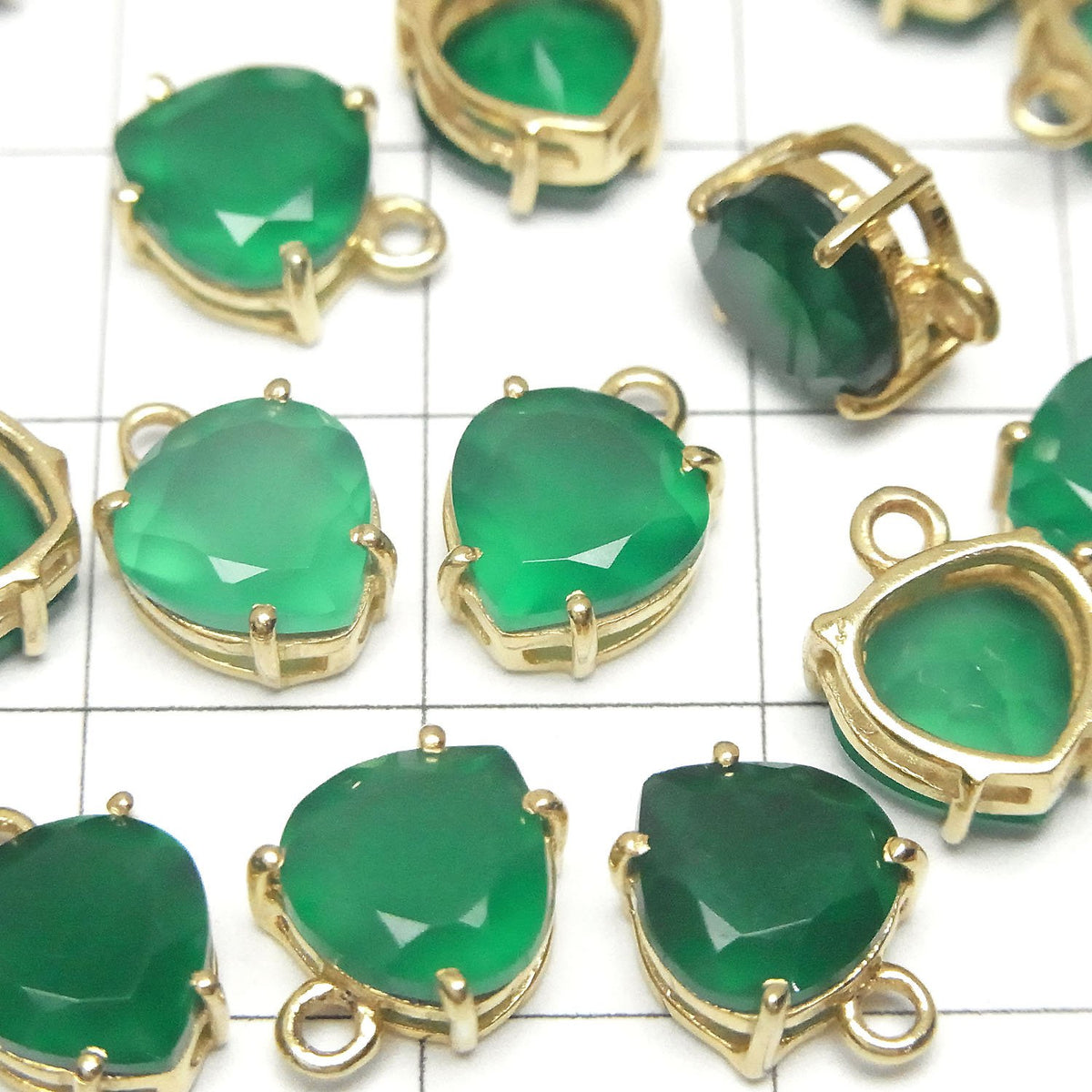 Hochwertig! Grüner Onyx AAA Zargenfassung Kastanie Facettiert 8x8mm 18KGP 2 Stück