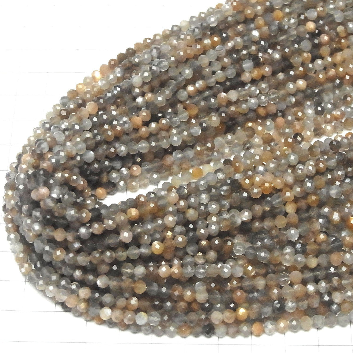 Haute Qualité ! Perles rondes facettées 4mm en Pierre de Lune AAA multicolore aux reflets argentés et dorés 1 fil (environ 38 cm)