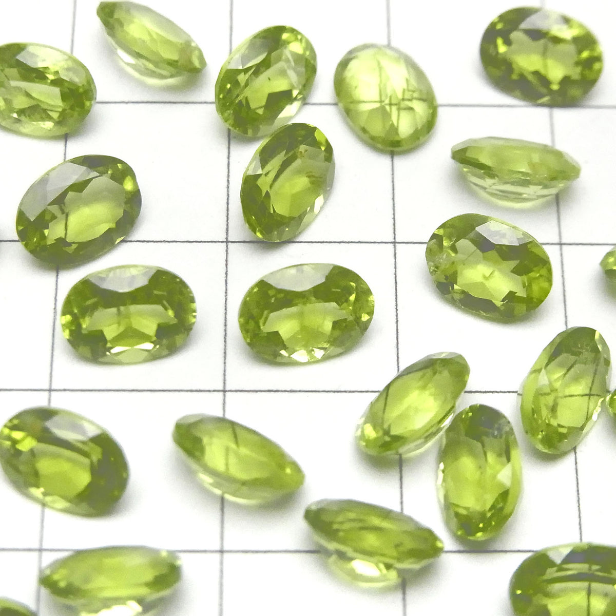 Hochwertiger Peridot AAA Lose Steine Oval facettiert 8x6mm 3Stk