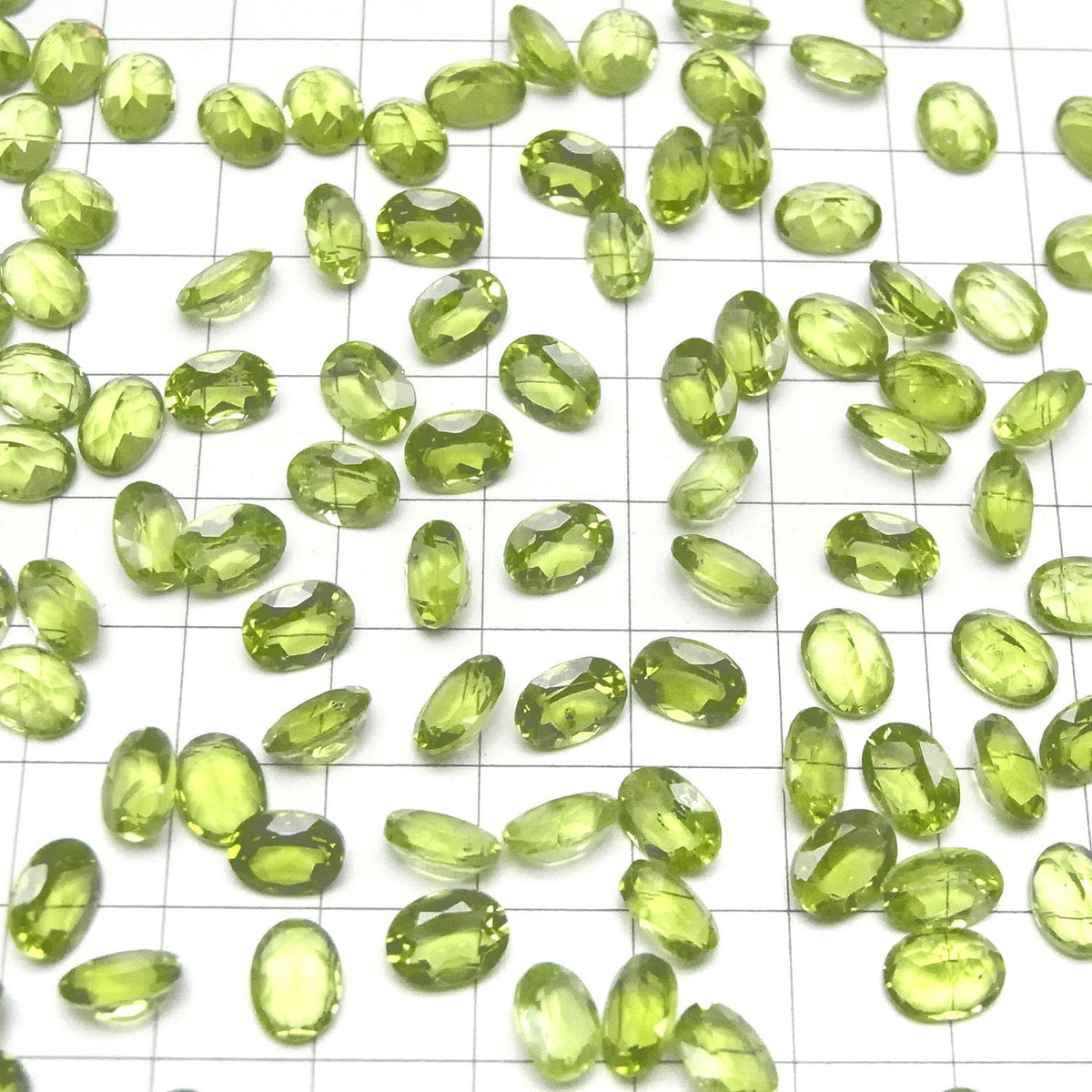 Hochwertiger Peridot AAA Lose Steine Oval facettiert 8x6mm 3Stk