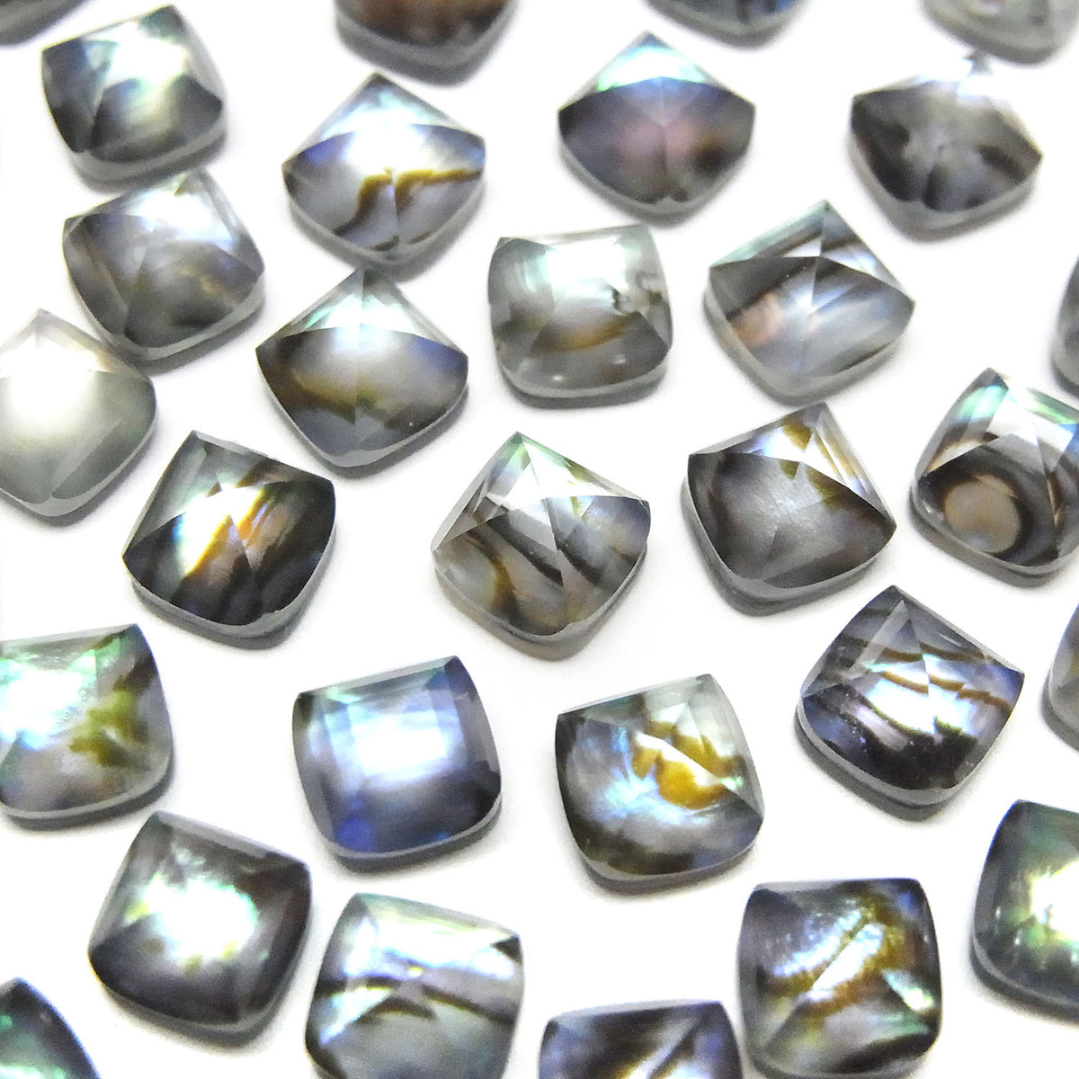 Coquille d'ormeau x Cristal de roche AAA taille Sugarloaf 6x6mm 2pcs