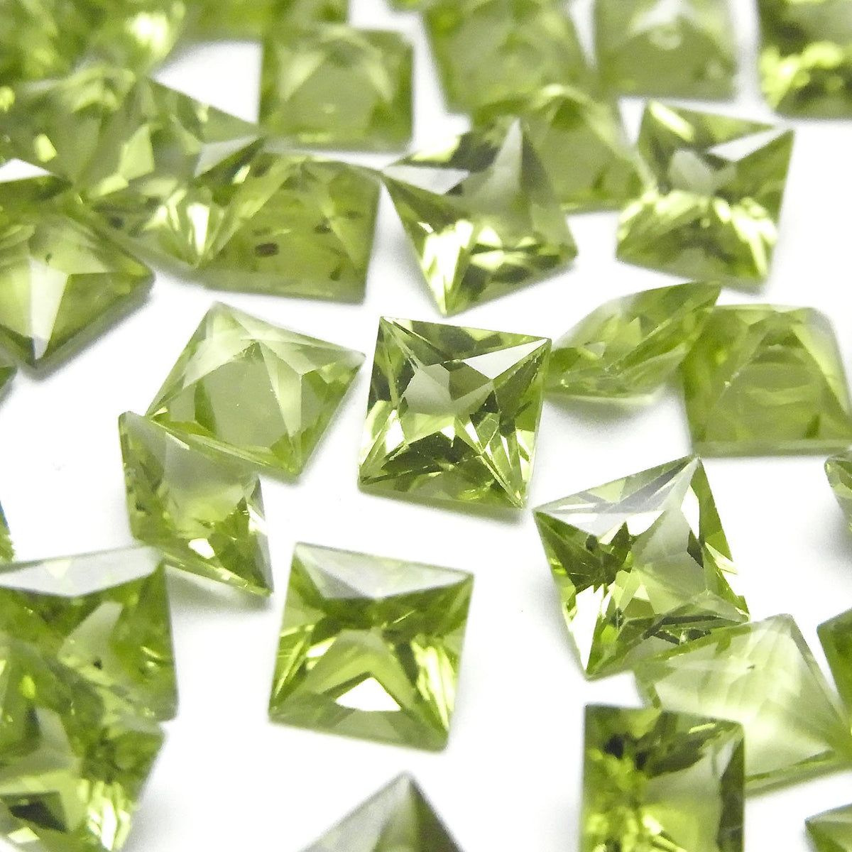 高品質橄欖石 AAA 未鑽孔公主方形 6x6x4mm 5顆