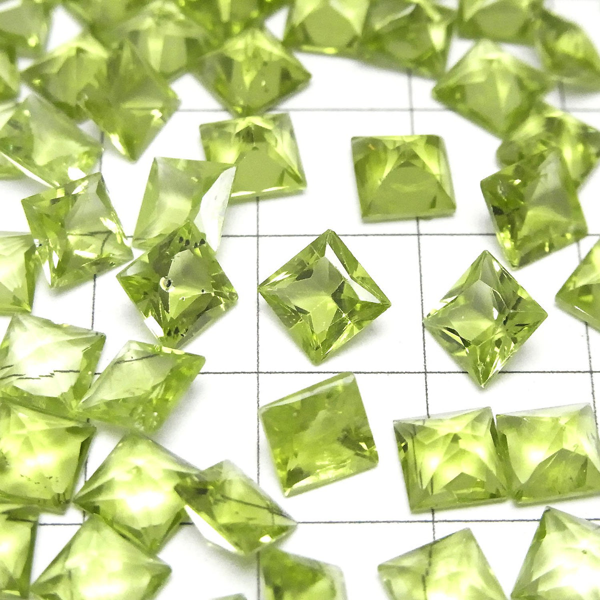 高品質橄欖石 AAA 未鑽孔公主方形 6x6x4mm 5顆