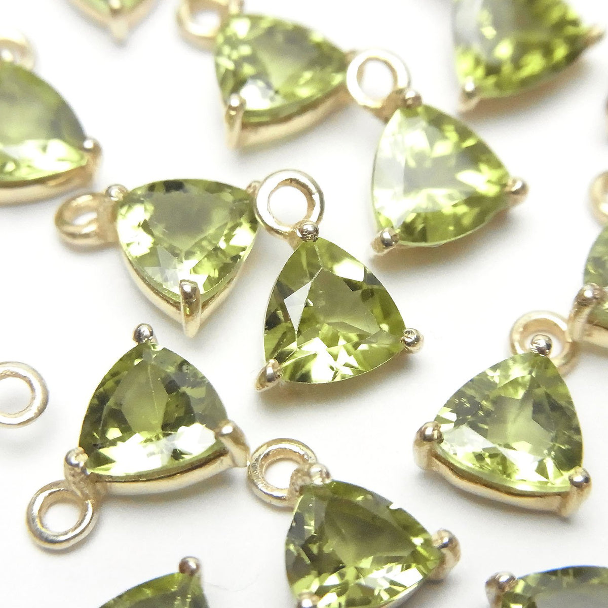 High Quality Peridot AAA Bezel Setting Triangle Faceted 7x7mm 18KGP 2pcs