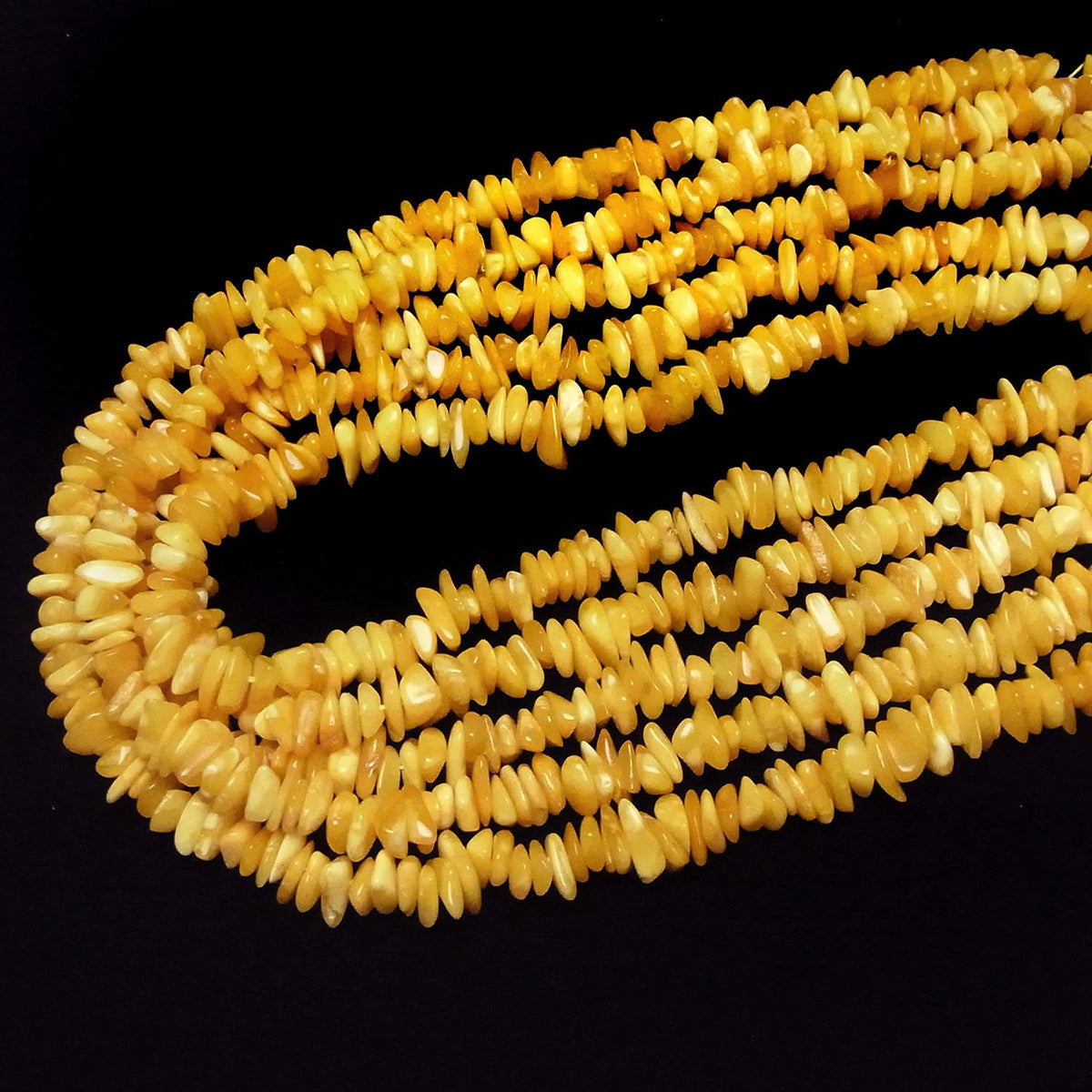 Pépites d'ambre de la Baltique (petits éclats) couleur miel 1 fil de perles (environ 38 cm)