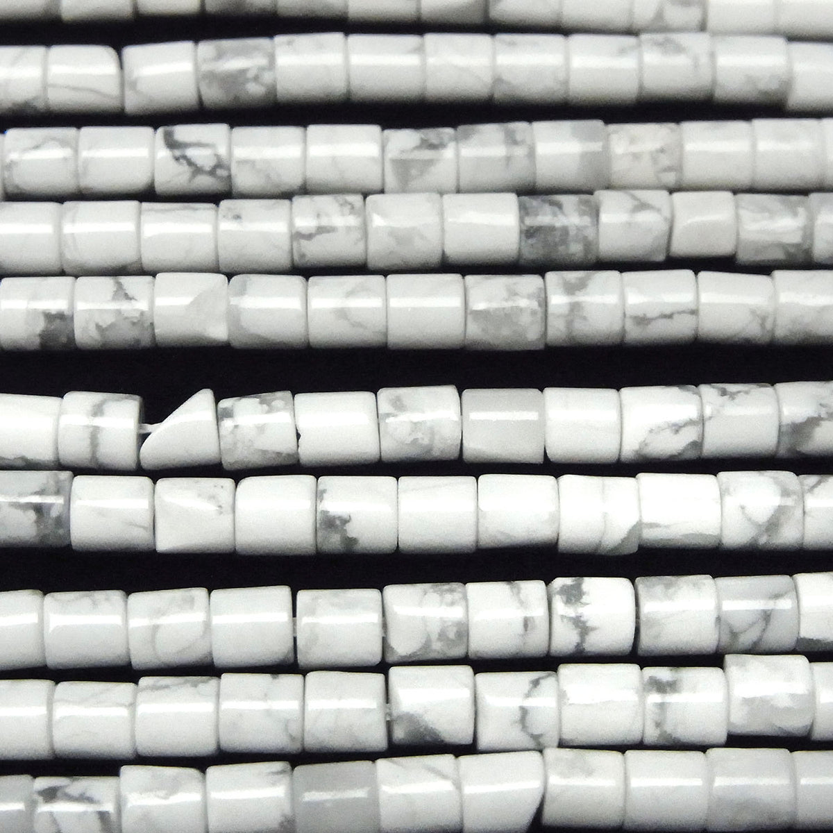 Howlite Magnésite Tube (Heishi) 4mm 1 fil perles (env. 15 pouces/37cm)
