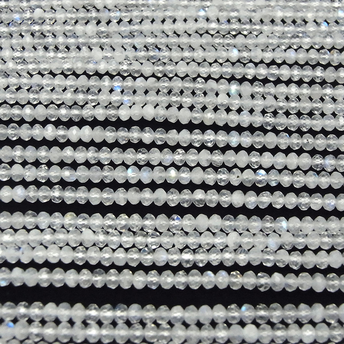 Pierre de lune arc-en-ciel de haute qualité AA++ Facettes Bouton Rondelle 3x3x2mm 1 fil de perles (environ 15 pouces / 37cm)