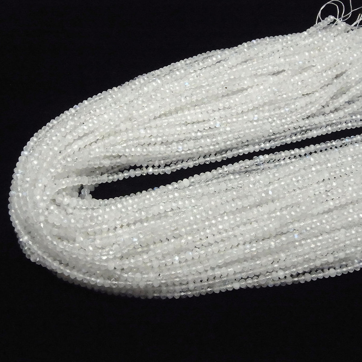 Pierre de lune arc-en-ciel de haute qualité AA++ Facettes Bouton Rondelle 3x3x2mm 1 fil de perles (environ 15 pouces / 37cm)