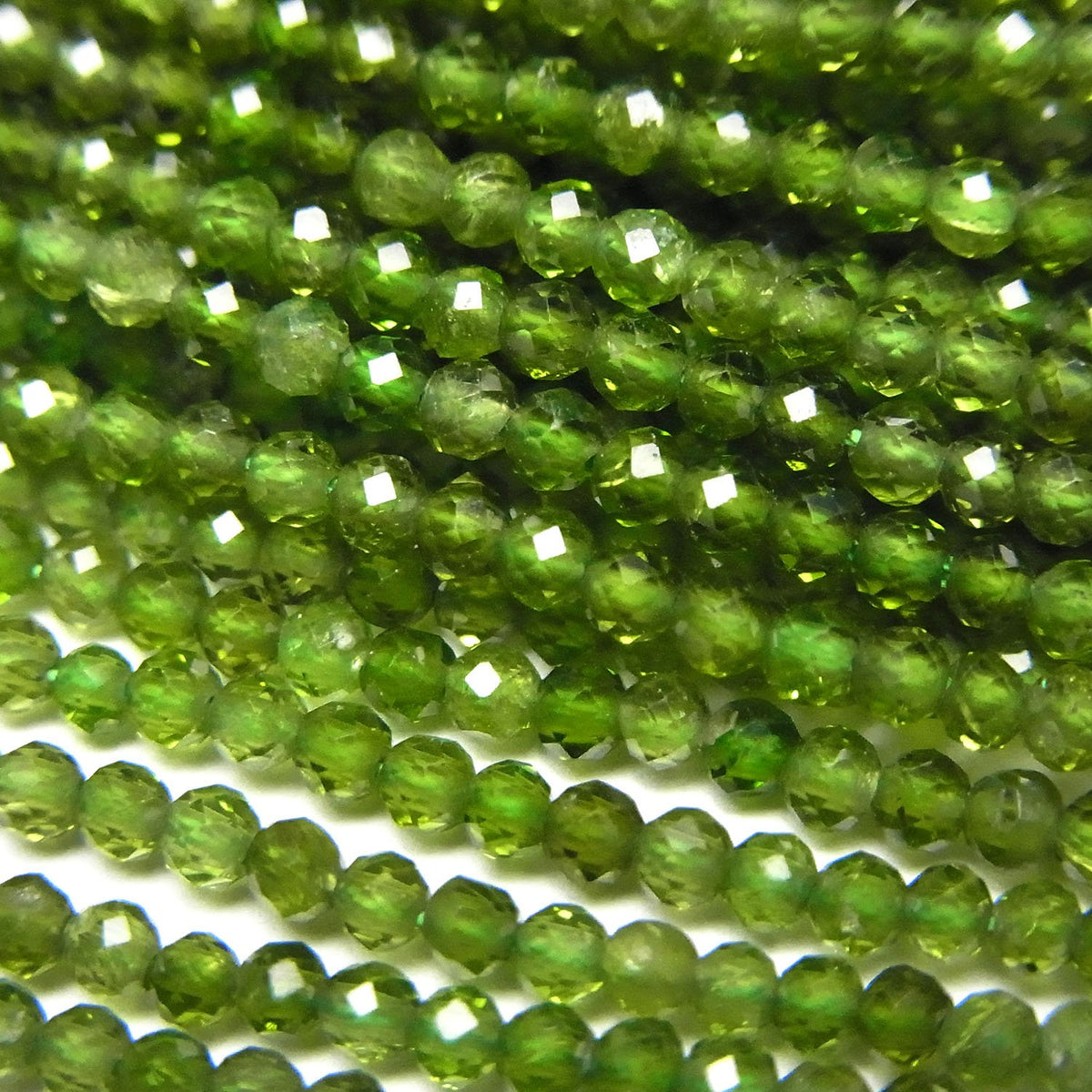 Hochwertig! Chromdiopsid AAA- Facettierte Rund 2mm 1 Strang Perlen (ca. 15 Zoll / 36 cm)