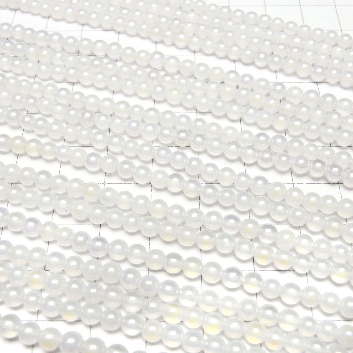 1strand $5.79! Flash, White Chalcedony Round 4mm 1strand beads (aprx.15inch / 37cm)