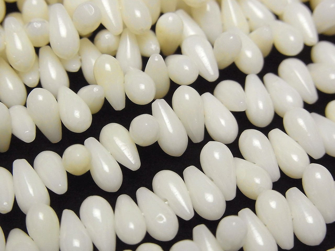White Coral Drop (Smooth) 7x4x4mm 1strand beads (aprx.15inch/38cm)