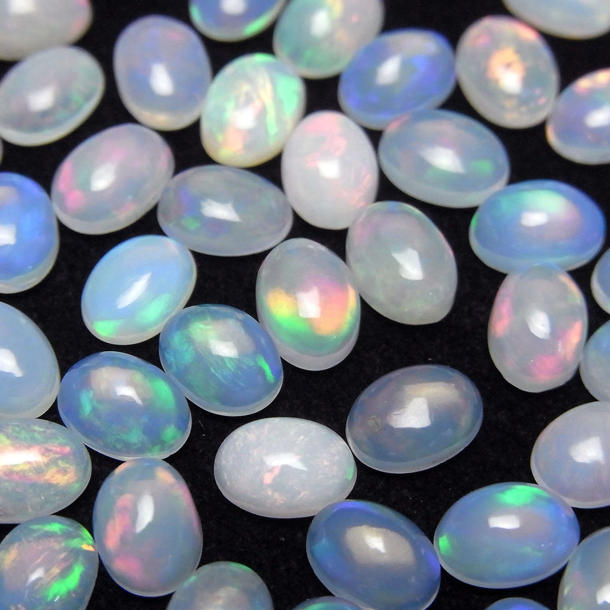 Hochwertiger Äthiopischer Opal AAA Oval Cabochon 7x5mm 3 Stück