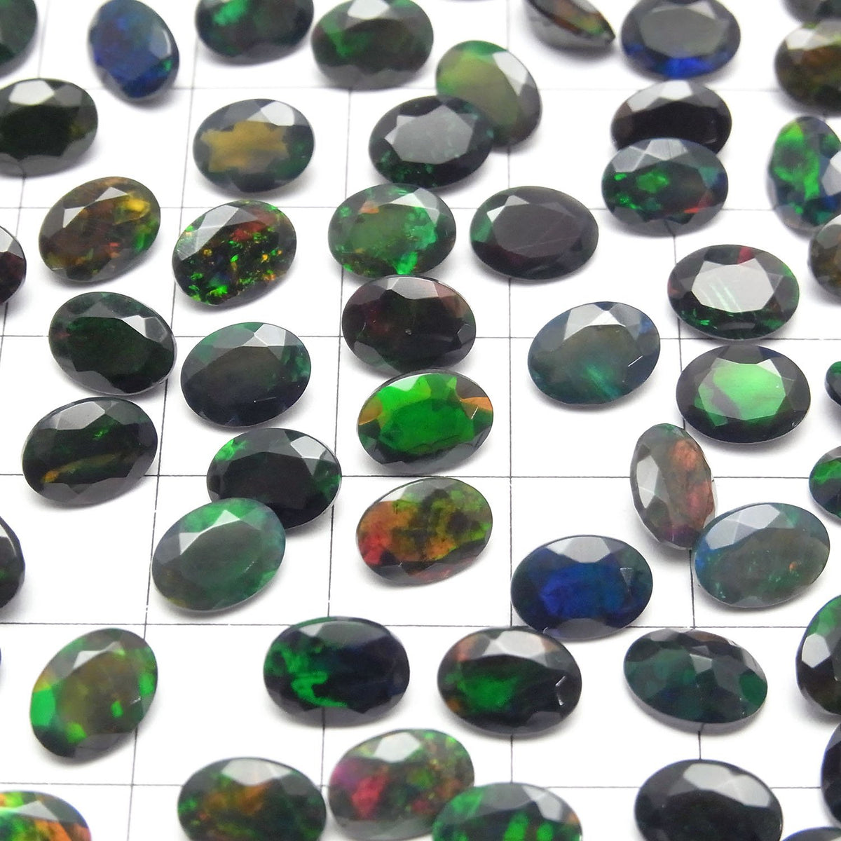 Opale noire de haute qualité AAA Pierre libre facettée ovale 8x6mm 2pcs