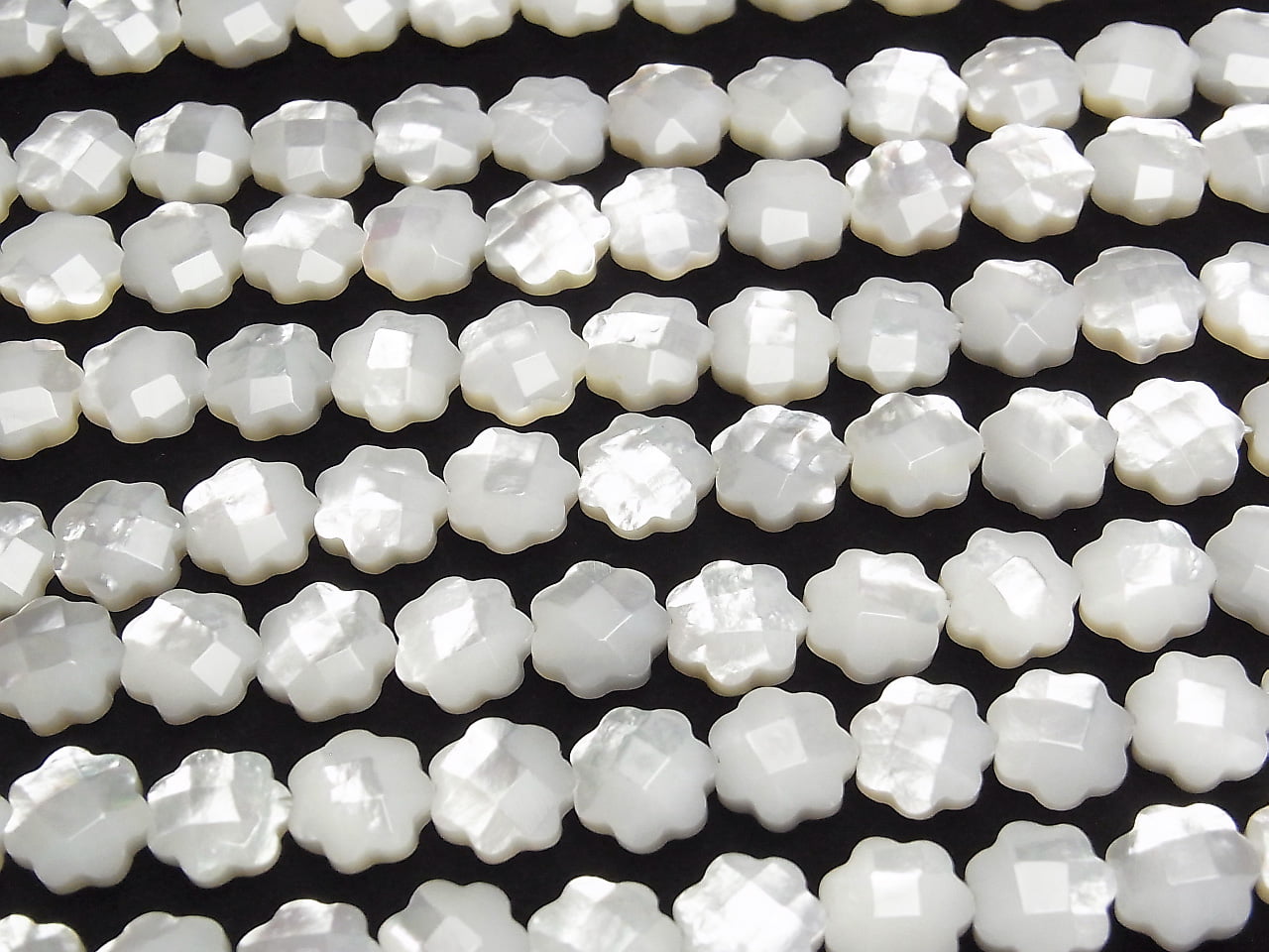Hochwertige weiße Muschelblume (facettiert) 10x10mm 1/4 oder 1 Strang Perlen (ca. 15 Zoll / 38 cm)