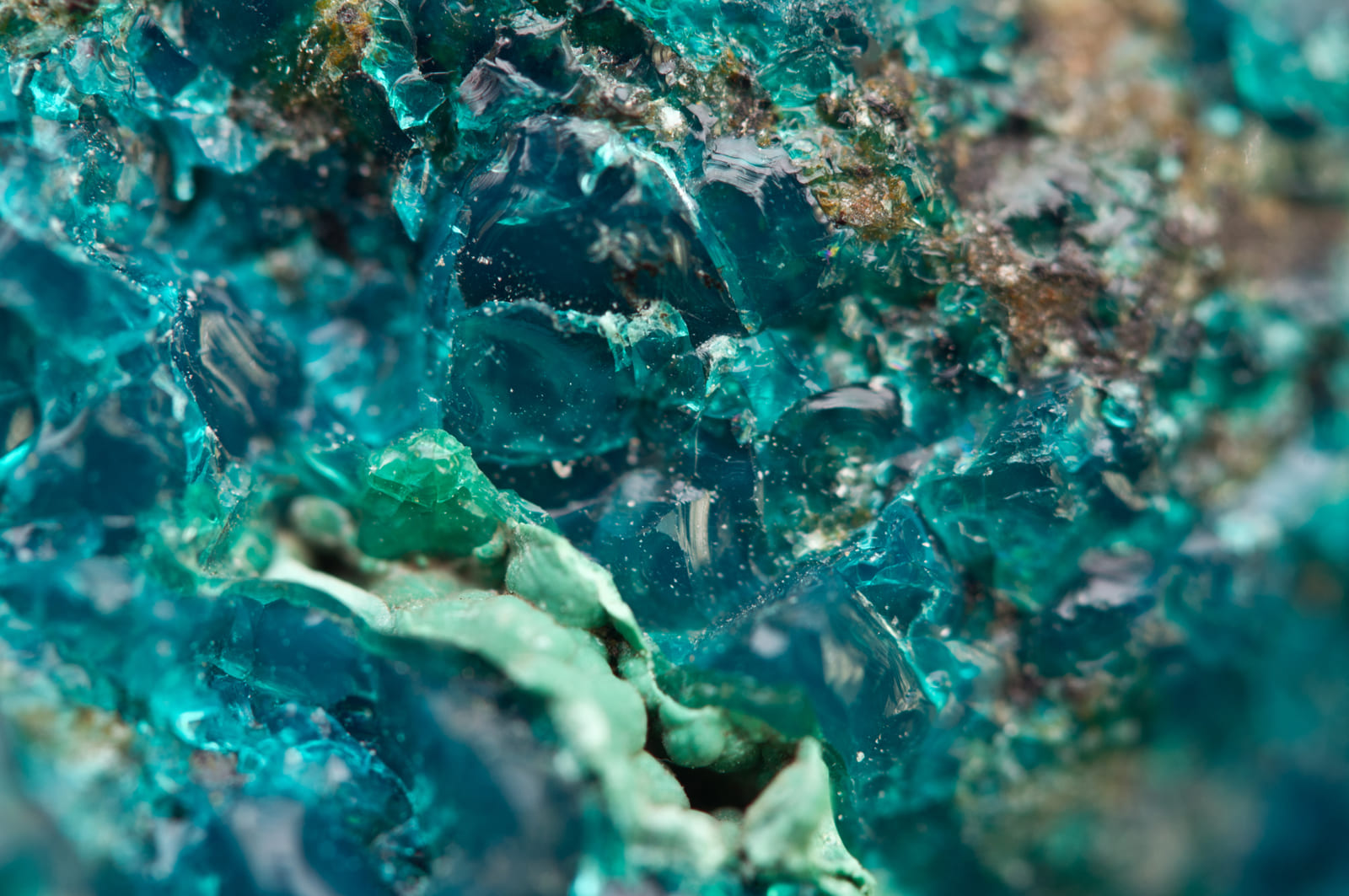Chrysocolla: Meaning, Healing Properties, Value & Care