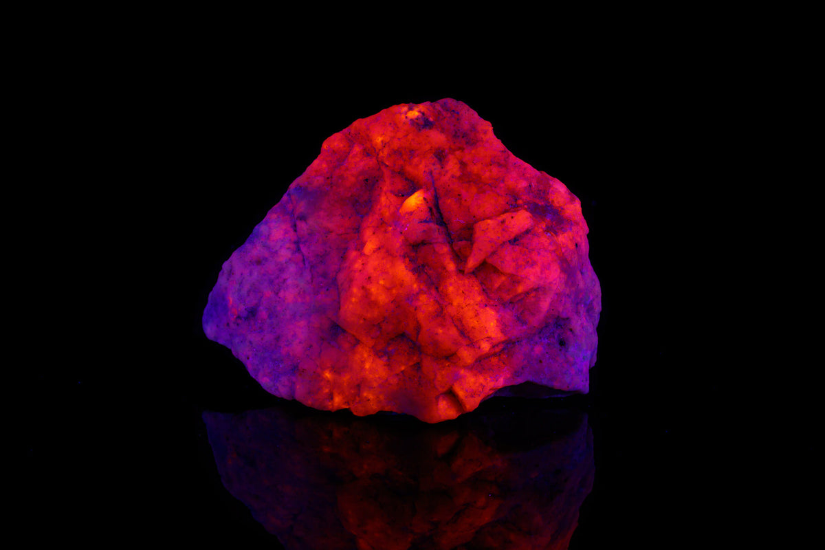 Hackmanite meaning and properties