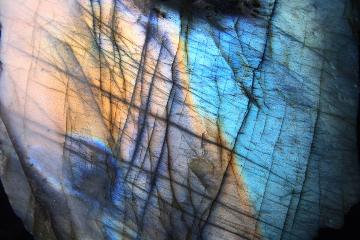 Labradorite, crystal meaning and properties