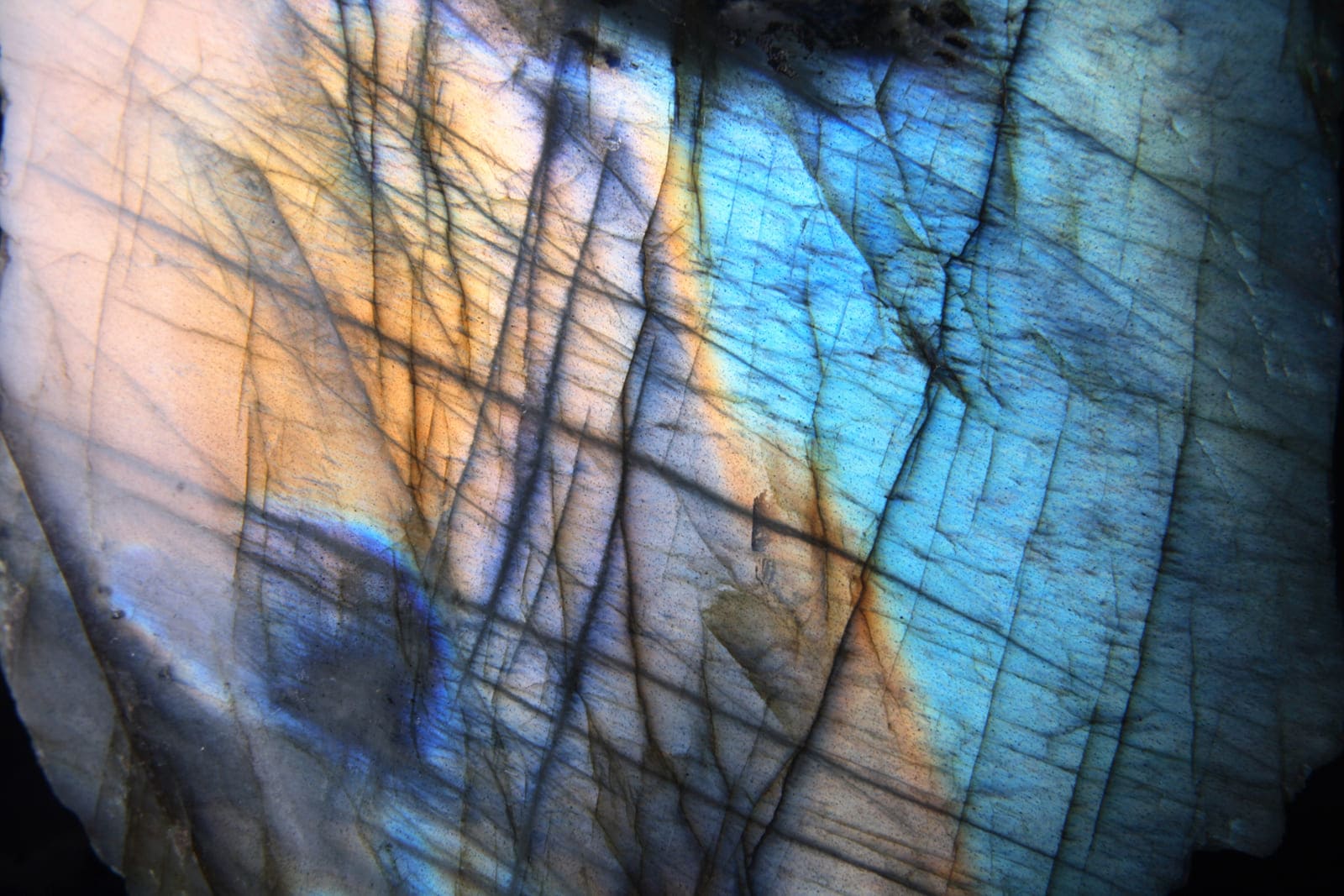 Labradorite, crystal meaning and properties