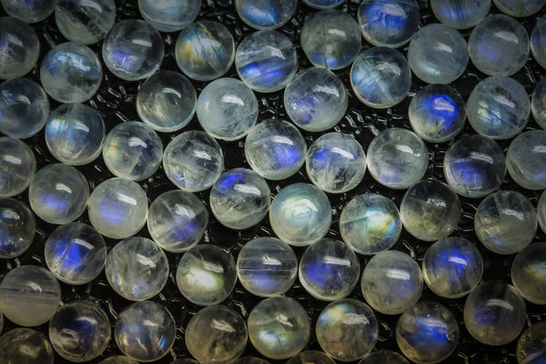 Rainbow moonstone meaning, properties